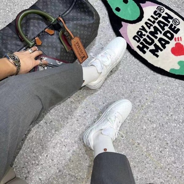 루이비통 2021 모노그램 엠보로고 올화이트 LV 트레이너 스니커즈