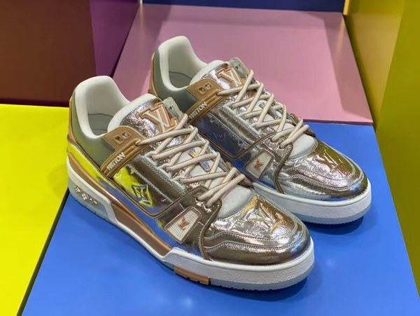 루이비통 2021 크롬실버 밀키브라운 컬러  LV 트레이너 스니커즈