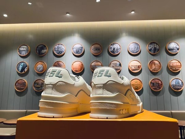 루이비통 2021 54 힐컵 화이트 Lv 트레이너 스니커즈