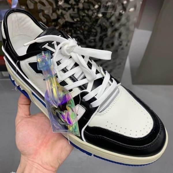 루이비통 2021 뉴 블랙컬러 LV 트레이너 스니커즈