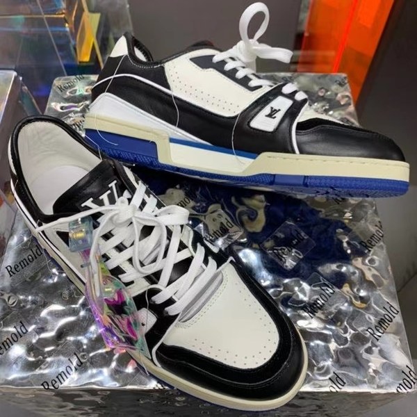 루이비통 2021 뉴 블랙컬러 LV 트레이너 스니커즈