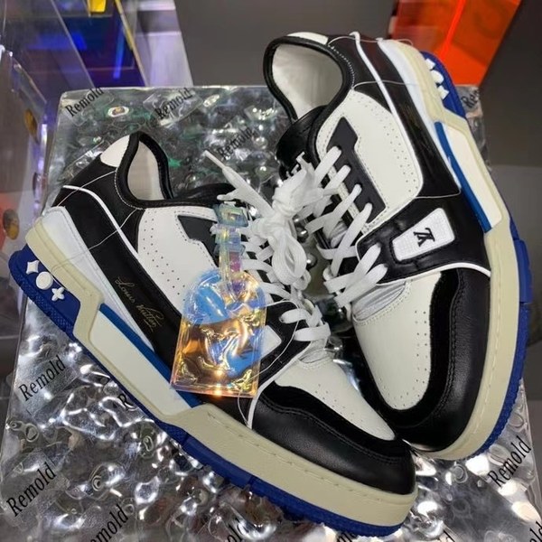 루이비통 2021 뉴 블랙컬러 LV 트레이너 스니커즈