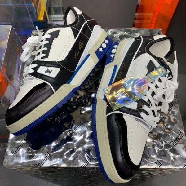 루이비통 2021 뉴 블랙컬러 LV 트레이너 스니커즈