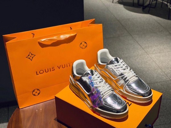 루이비통 2020 LV 트레이너 스니커즈 크롬 실버