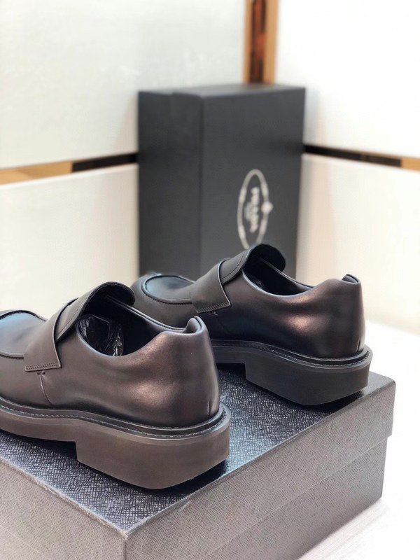 프라다 2021 트라이앵글 홀 페니 더비 슈즈