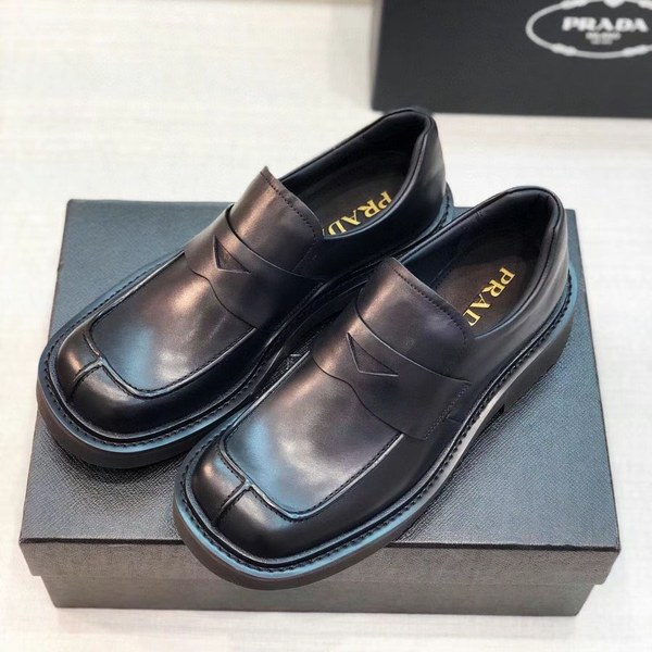 프라다 2021 트라이앵글 홀 페니 더비 슈즈
