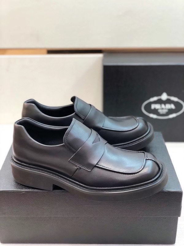 프라다 2021 트라이앵글 홀 페니 더비 슈즈