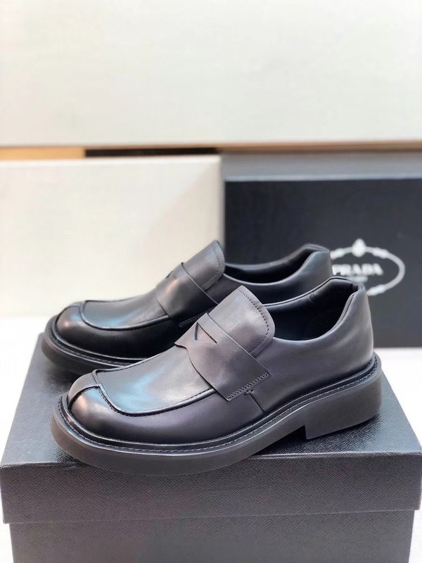 프라다 2021 트라이앵글 홀 페니 더비 슈즈