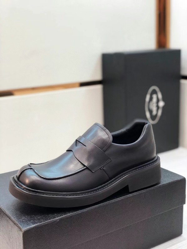 프라다 2021 트라이앵글 홀 페니 더비 슈즈