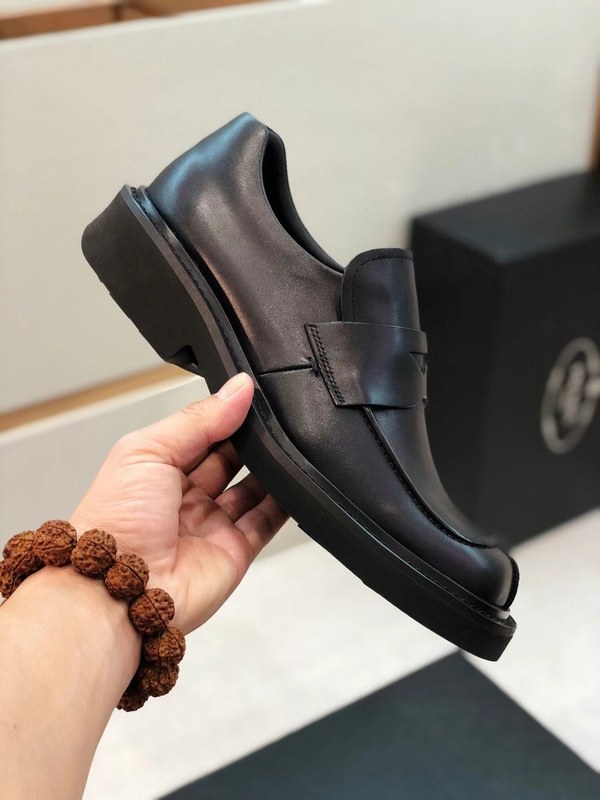 프라다 2021 트라이앵글 홀 페니 더비 슈즈