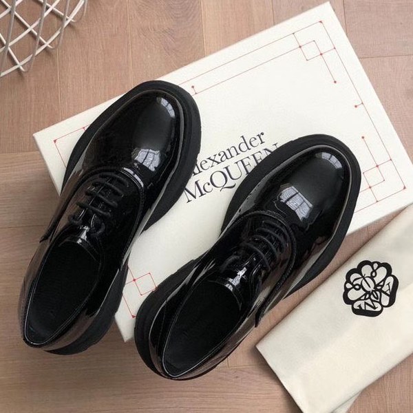 알렉산더맥퀸 2020 트레드솔 에나멜 더비슈즈