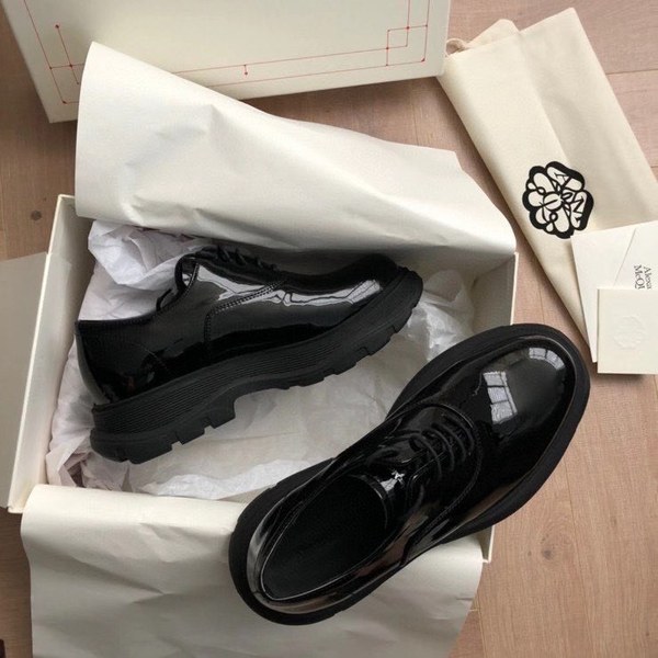 알렉산더맥퀸 2020 트레드솔 에나멜 더비슈즈