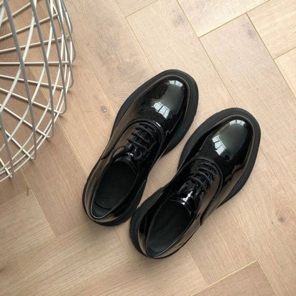 알렉산더맥퀸 2020 트레드솔 에나멜 더비슈즈