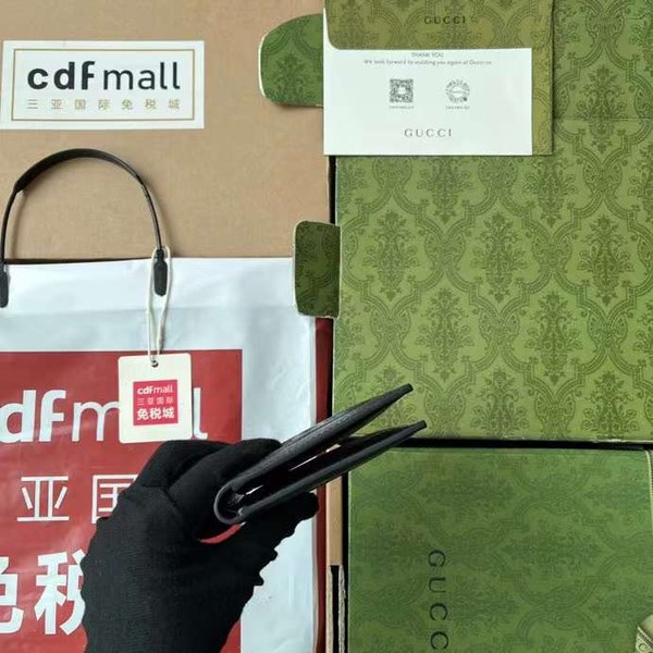 구찌 2023 701420 컷아웃 인터로킹 G 반지갑 지갑