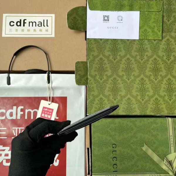 구찌 2023 컷아웃 인터로킹 G 카드 케이스 701425 지갑 카드지갑