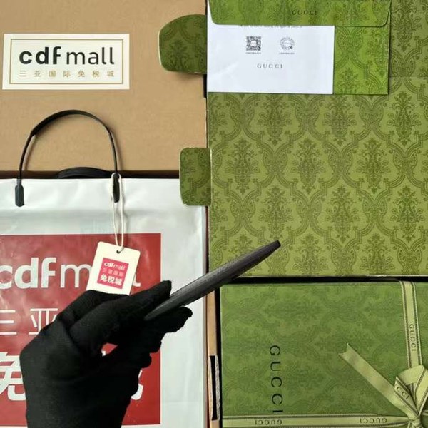 구찌 2023 컷아웃 인터로킹 G 카드 케이스 701425 지갑 카드지갑