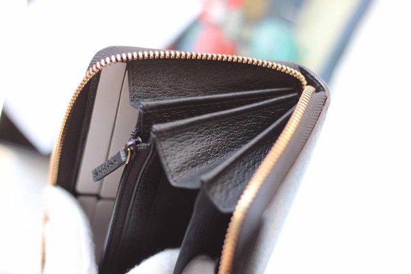 구찌 꿀벌 프린트 장지갑 495062