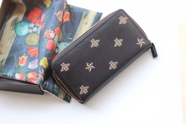 구찌 꿀벌 프린트 장지갑 495062