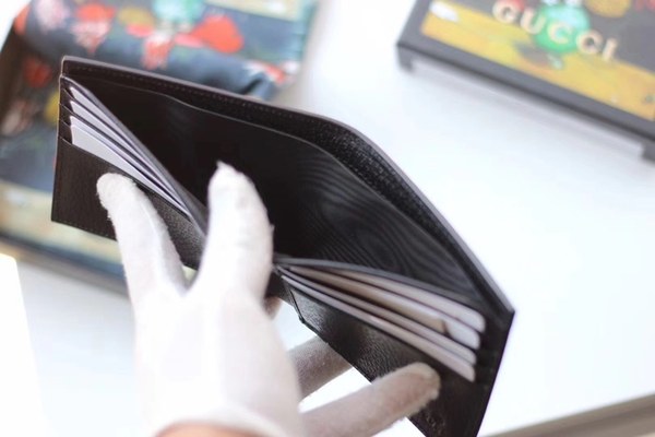 구찌 꿀벌 프린트 반지갑 495055