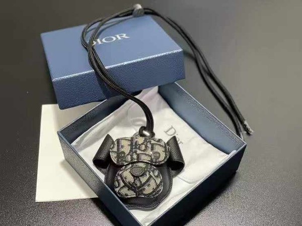 디올 2025 바비 목걸이 지갑