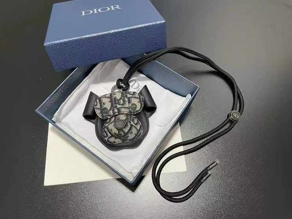 디올 2025 바비 목걸이 지갑