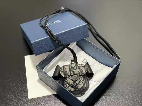 디올 2025 바비 목걸이 지갑