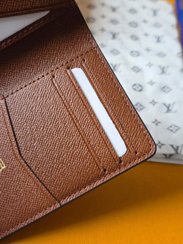 루이비통 2026 M28282 포켓 오거나이저 지갑