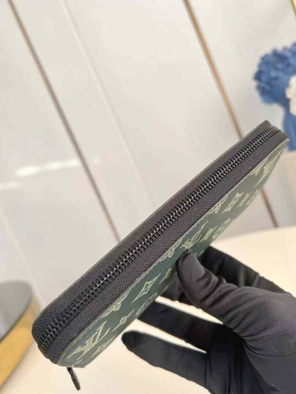 루이비통 2025 M27178 지피 장지갑 지갑