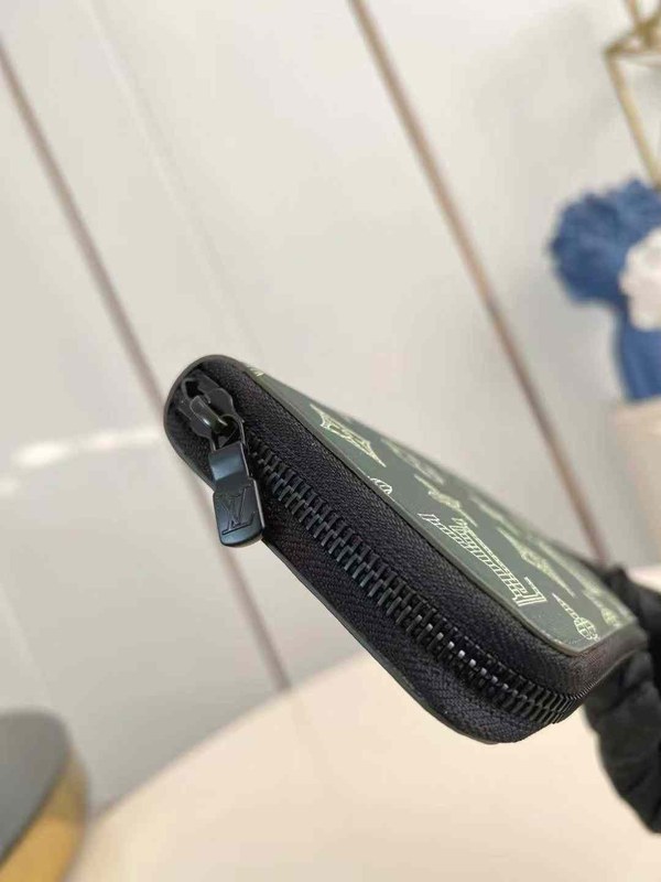 루이비통 2025 M27178 지피 장지갑 지갑