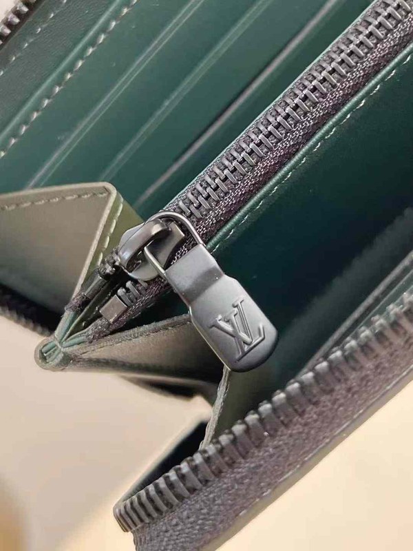 루이비통 2025 M27178 지피 장지갑 지갑