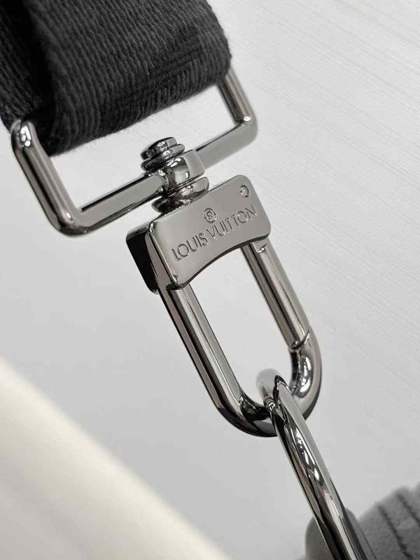 루이비통 2025 M11512 이클립스 위캔더 브리프 케이스