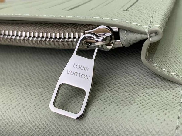 루이비통 2024 M11546 브라짜 월릿 지갑 장지갑 그린 그라디언트 컬러