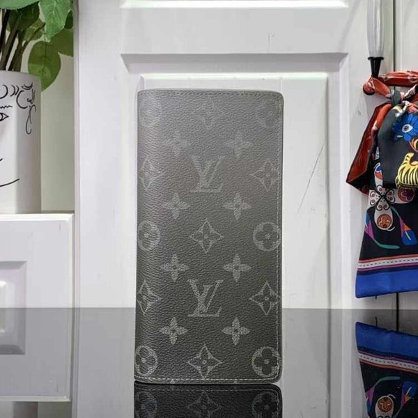 루이비통 2024 M11546 브라짜 월릿 지갑 장지갑 그린 그라디언트 컬러