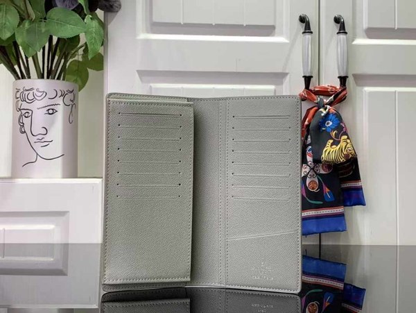 루이비통 2024 M11546 브라짜 월릿 지갑 장지갑 그린 그라디언트 컬러