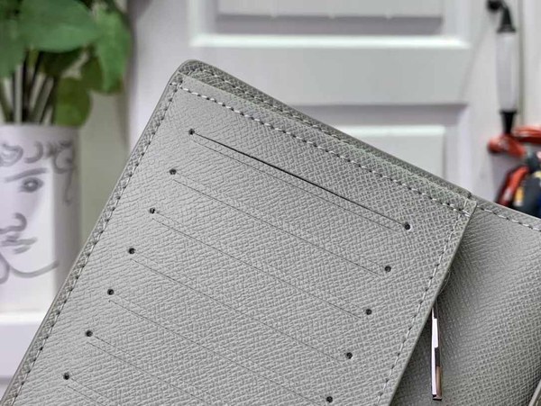 루이비통 2024 M11546 브라짜 월릿 지갑 장지갑 그린 그라디언트 컬러