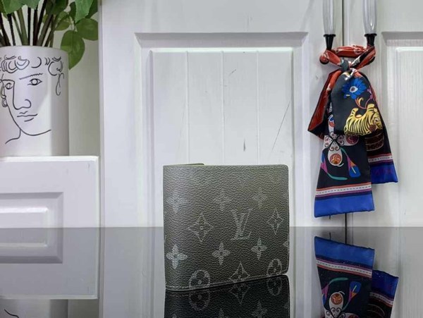 루이비통 2024 M11547 멀티플 월릿 지갑 반지갑 그린 그라디언트 컬러