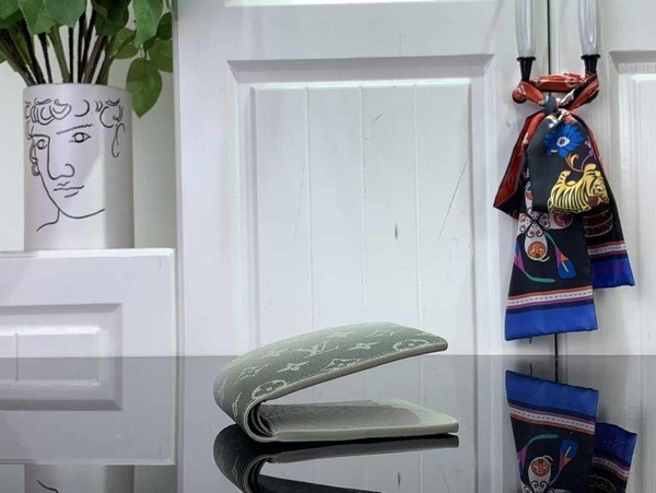 루이비통 2024 M11547 멀티플 월릿 지갑 반지갑 그린 그라디언트 컬러