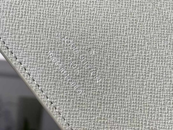 루이비통 2024 M11547 멀티플 월릿 지갑 반지갑 그린 그라디언트 컬러