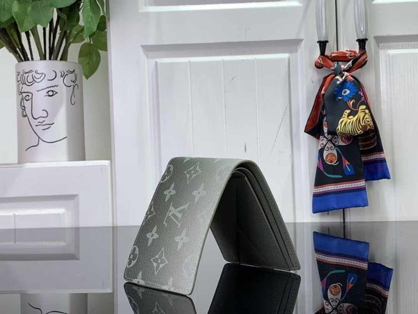 루이비통 2024 M11547 멀티플 월릿 지갑 반지갑 그린 그라디언트 컬러