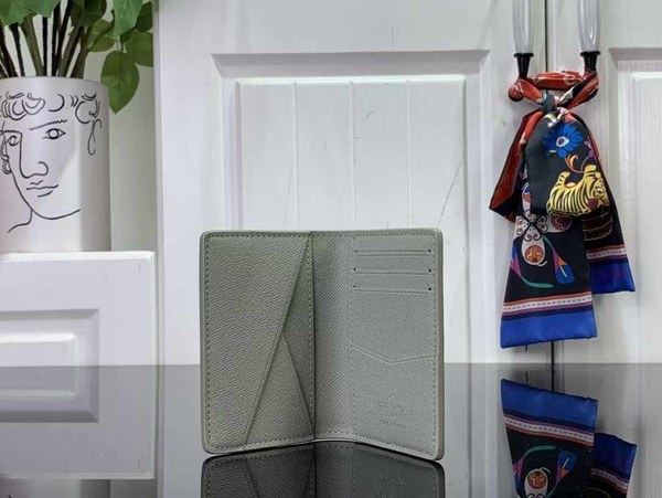 루이비통 2024 M11548 포켓 오거나이저 지갑 카드지갑 그라디언트 그린컬러