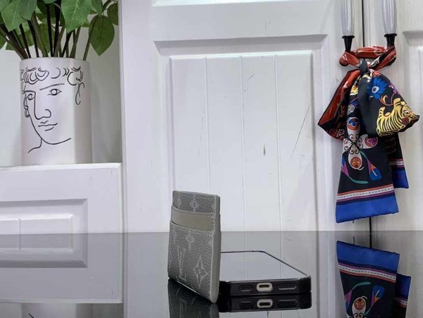 루이비통 2024 M11550 더블 카드 홀더 카드 지갑 그라디언트 그린컬러