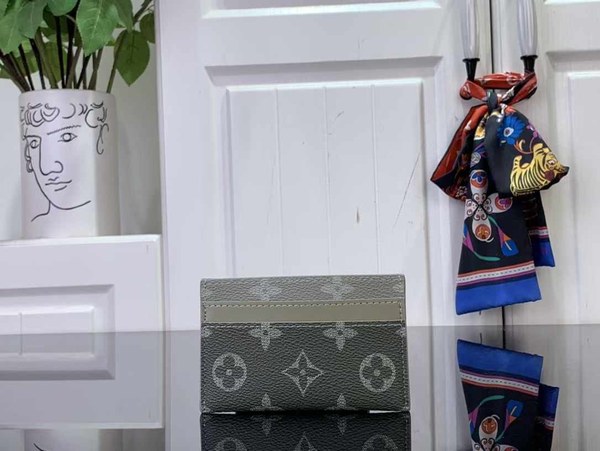 루이비통 2024 M11550 더블 카드 홀더 카드 지갑 그라디언트 그린컬러