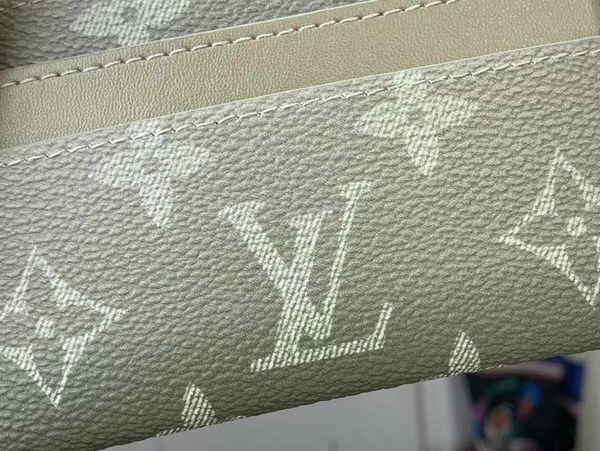 루이비통 2024 M11550 더블 카드 홀더 카드 지갑 그라디언트 그린컬러