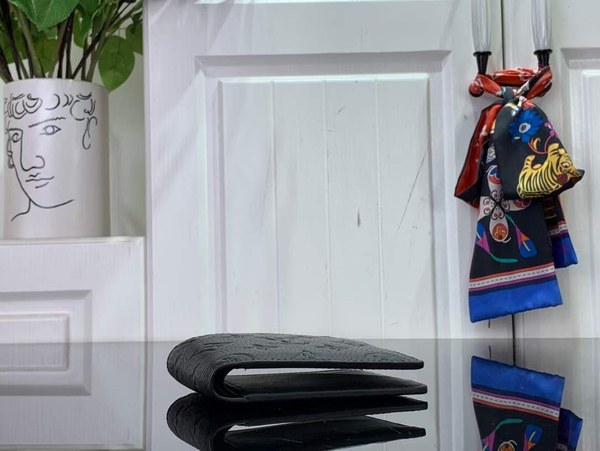 루이비통 2024 M82072 모노그램 멀티플 반지갑 지갑