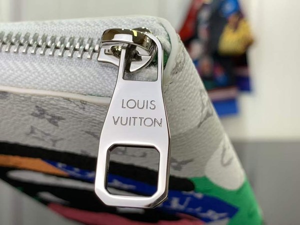 루이비통 2023 남성 지피 버티컬 월렛 M82590 지갑 장지갑 지퍼지갑