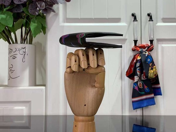 루이비통 2023 M82372 포켓 오거나이저 지갑