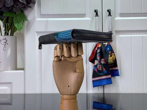 루이비통 2023 m81971 지피 버티컬 장지갑 지갑