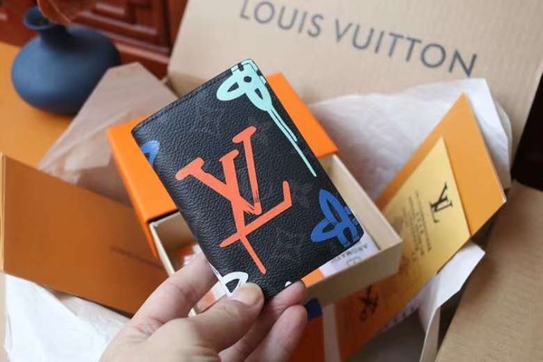 루이비통 2022 Brazza M81817 Monogram 오거나이저 지갑