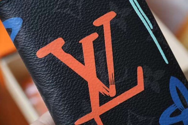 루이비통 2022 Brazza M81817 Monogram 오거나이저 지갑