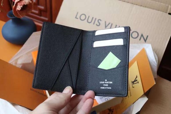 루이비통 2022 Brazza M81817 Monogram 오거나이저 지갑